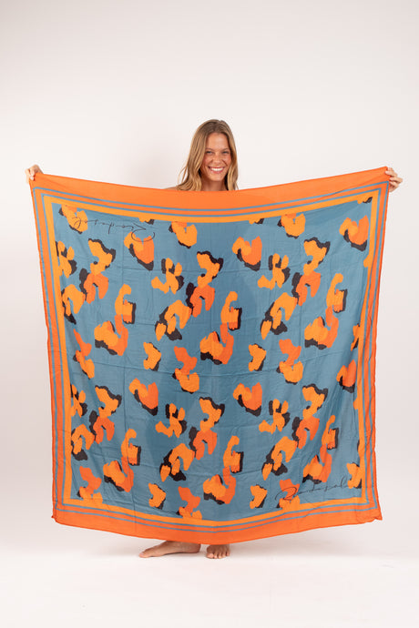 Model Front: Rio De Sol Canga Luma Canga
