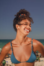Carregar imagem no visualizador da galeria, Image 05: Rio De Sol Xuxinha (Acessório De Cabelo) Luma Scrunchie
