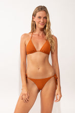 Carregar imagem no visualizador da galeria, Model Front: Rio De Sol Set Set Ferrugo Tri-Inv Cheeky-Tie
