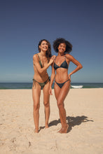 Carregar imagem no visualizador da galeria, Image 11: Rio De Sol Set Set Shimmer-Shark Tri-Fixo-Noa Cheeky-Noa
