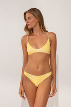 Carregar imagem no visualizador da galeria, Model Front: Rio De Sol Soutien Top Kiko-Lilikoi Hana
