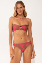 Carregar imagem no visualizador da galeria, Model Front: Rio De Sol Soutien Top Pua-Coco-Guava Lani
